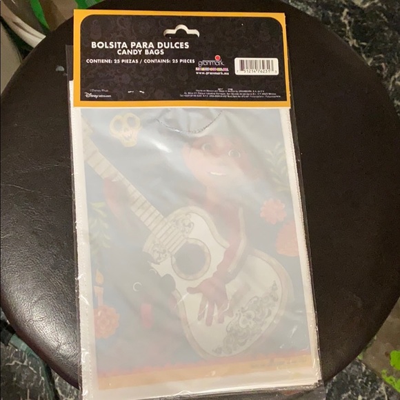 2 Candybags New x $ 13.dlls.
Movie “ COCO” - Picture 3 of 4